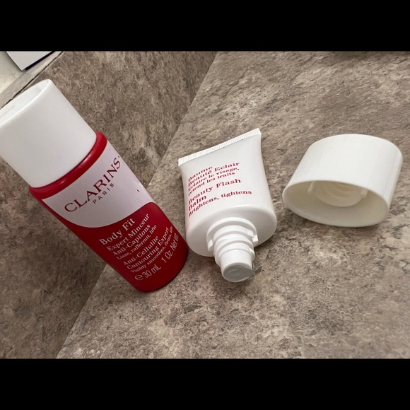 NEW Clarins Skincare Sample Set - Picture 2 of 2